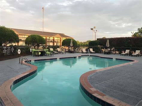 hotels near greenwood mo